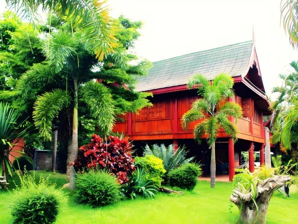 Umphangburi Resort Exterior foto