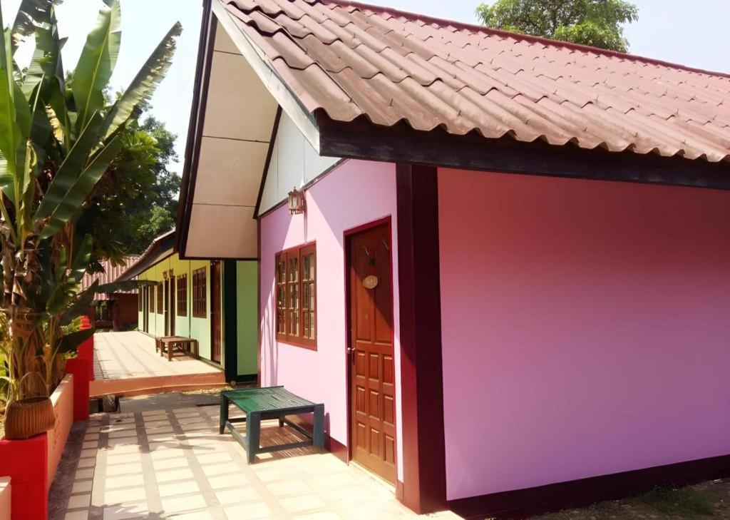 Umphangburi Resort Exterior foto