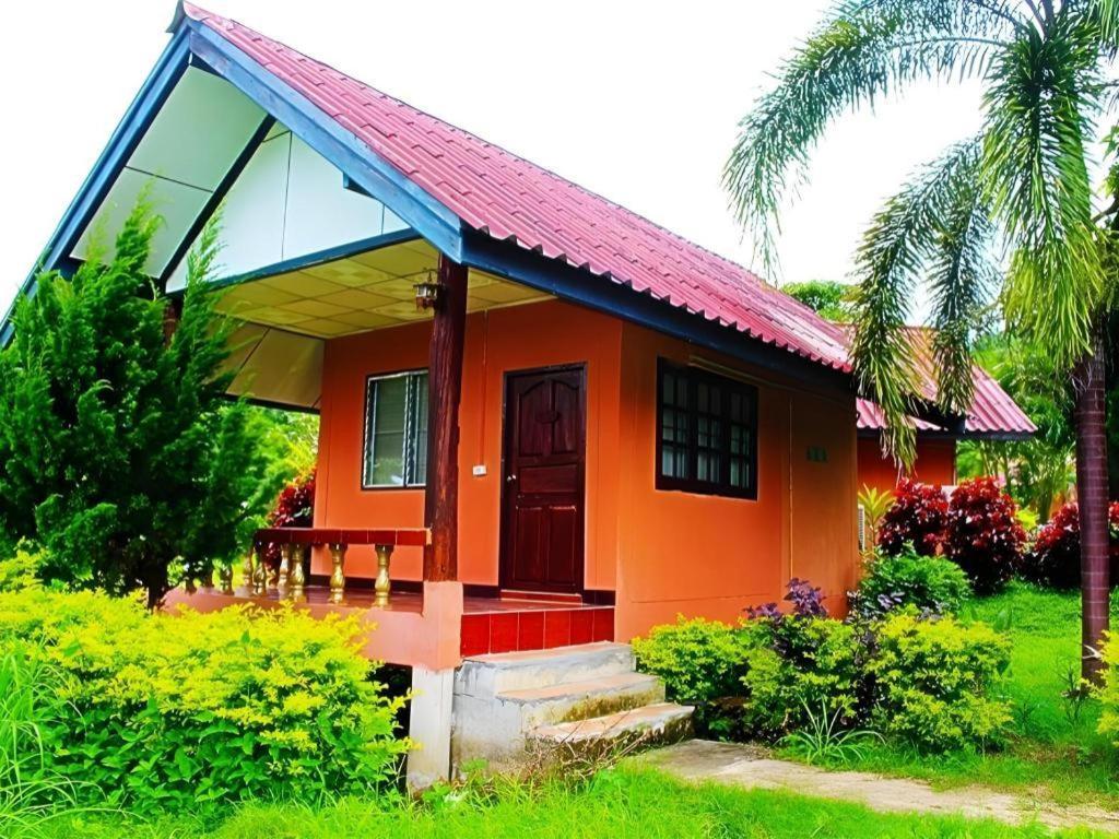 Umphangburi Resort Exterior foto