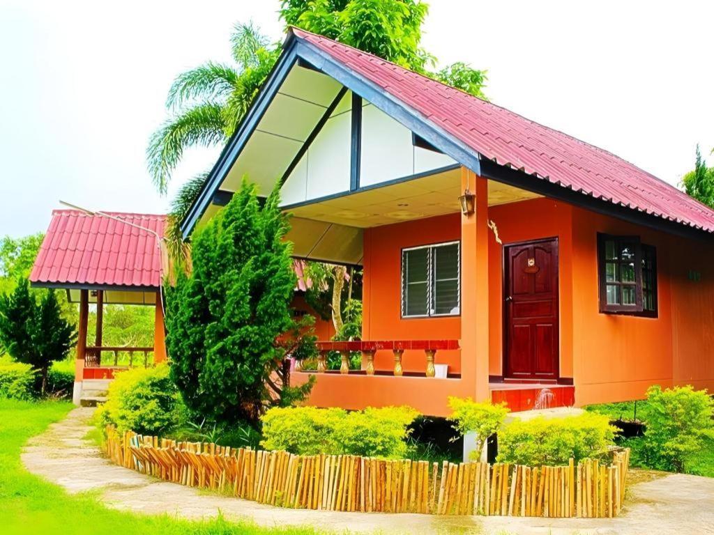 Umphangburi Resort Exterior foto