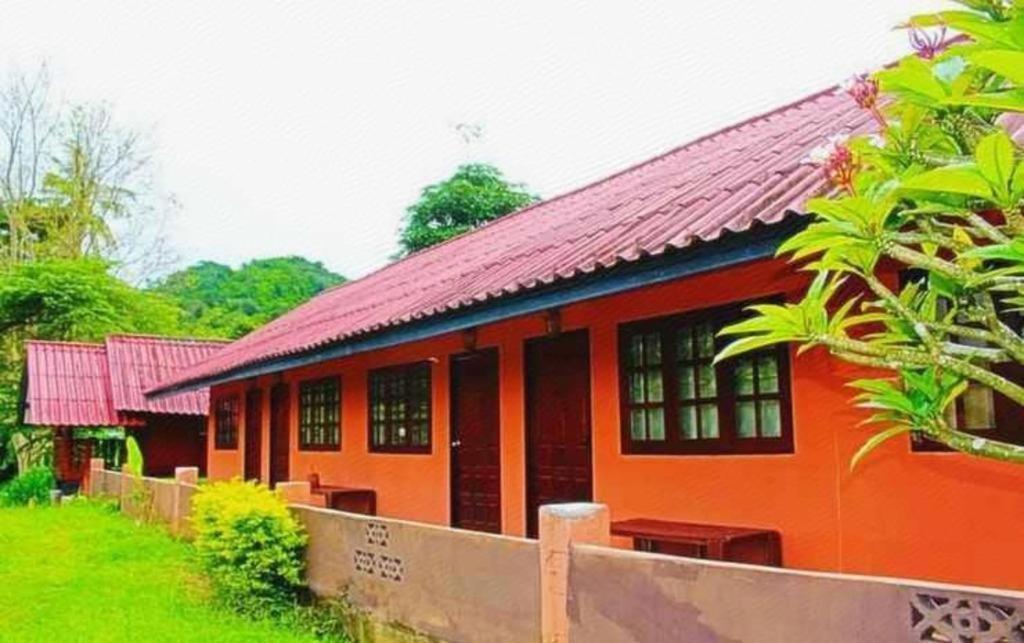 Umphangburi Resort Exterior foto